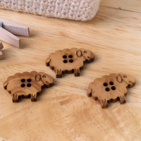 [Imported character button] Natural sheep 4-prong button