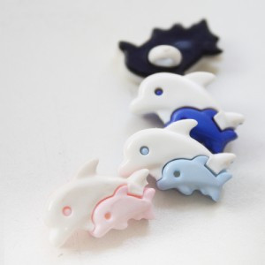 [Imported character button] Dolphin button (18mm)