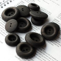 [Wooden Button] Black Bread Wooden Button (35mm)