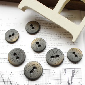 [Metal Button] Yellow two tone comb-shaped button (25mm, 30mm)