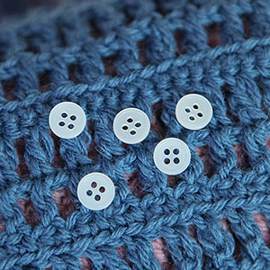 [Basic Button] Mini Ivory 4-hole Button (9mm)