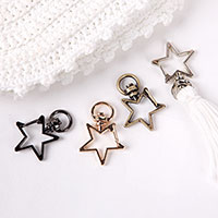 [Metal accessories] Star-shaped key ring