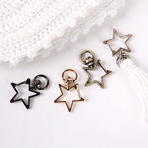 [Metal accessories] Star-shaped key ring