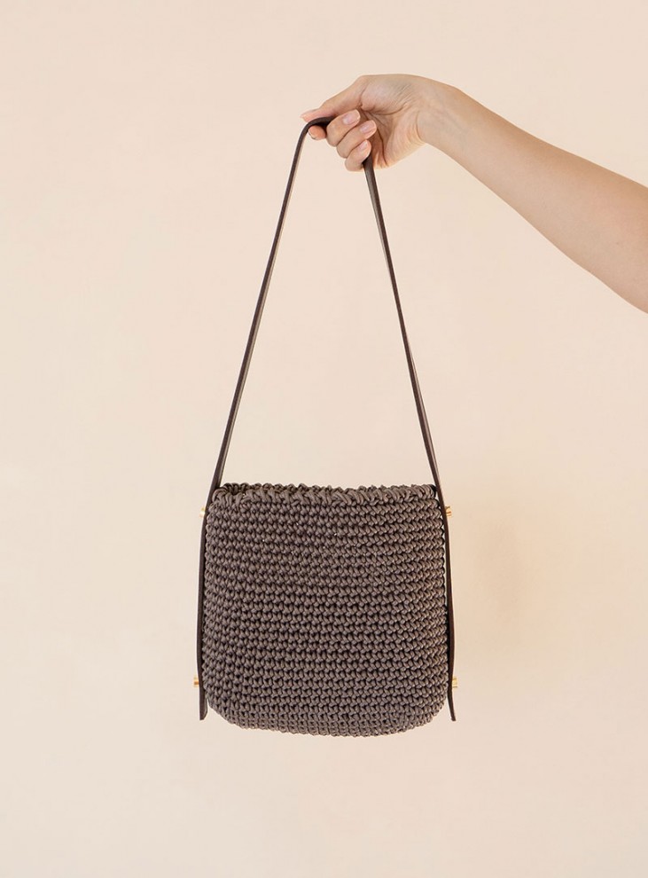 [DIY] I'm Not Leather Mocha Bun Shoulder Bag (Video)