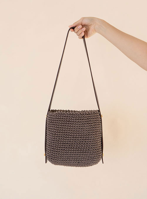 [DIY] I'm Not Leather Mocha Bun Shoulder Bag (Video)
