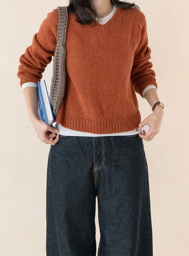 [PDF pattern] Crème Cashmere V-neck Raglan Sweater pattern (video)